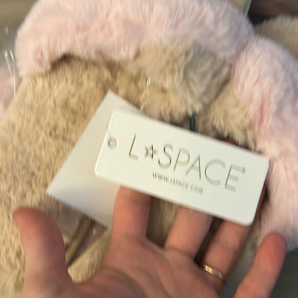 L*Space M/L Cloud Fur Slippers Beige and Pink Cozy - Picture 5 of 5